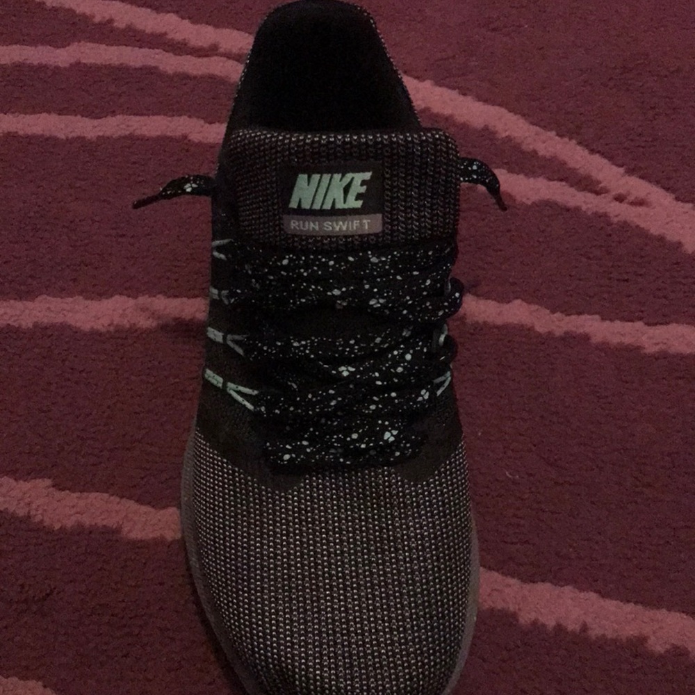 Shoes - Picture 4 of 5
